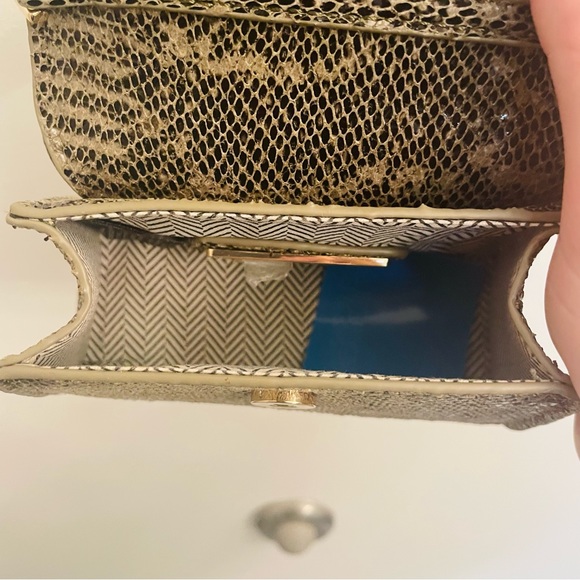 Brand NWOT Moda Luxe Anna Crossbody Mini Purse in Green Snake Print - Picture 13 of 15